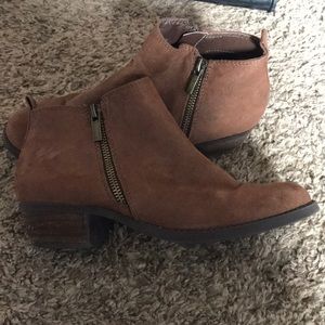 Size 7 Carlos by Carlos Santana ankle booties